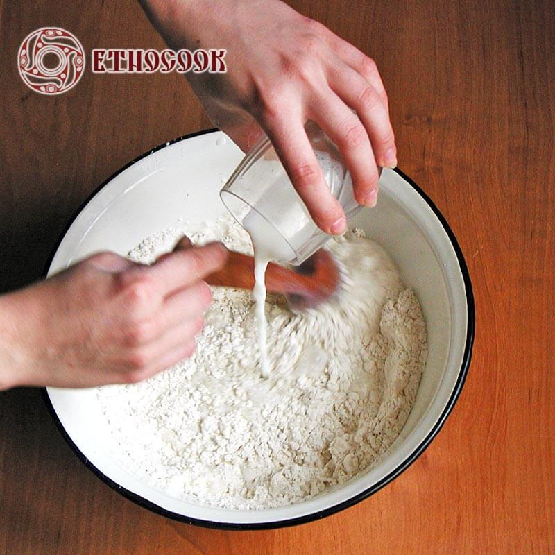 6. Add to grown yeasts flour, milk and knead the dough. Add raisins to taste.